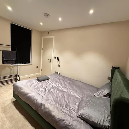 Elite - Leeds