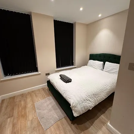 Elite - Leeds