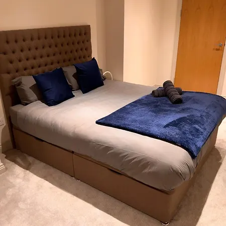 Elite - * Leeds (West Yorkshire)